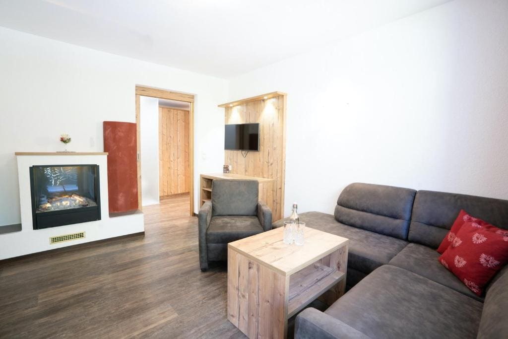 Suite with Balcony and View room - Image 3