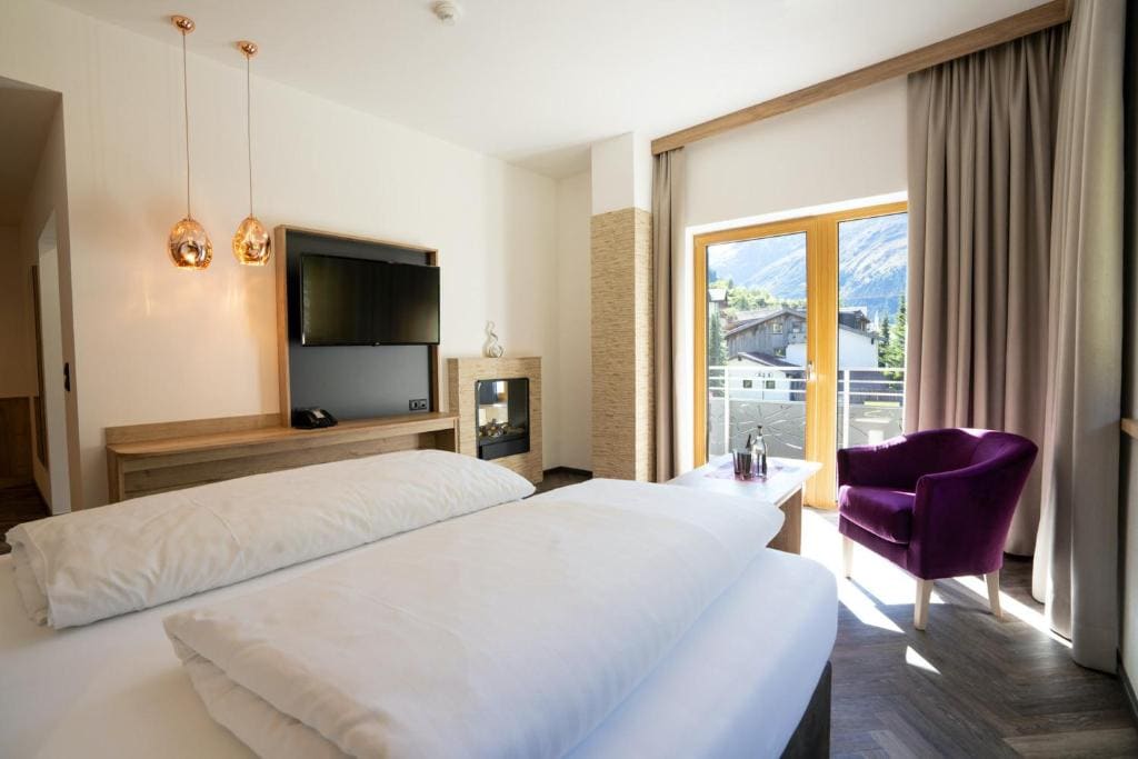 Suite with Mountain View room - Image 3