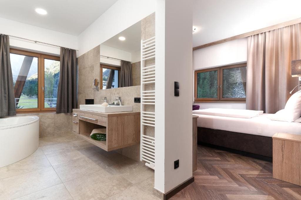 Suite with Mountain View room - Image 1