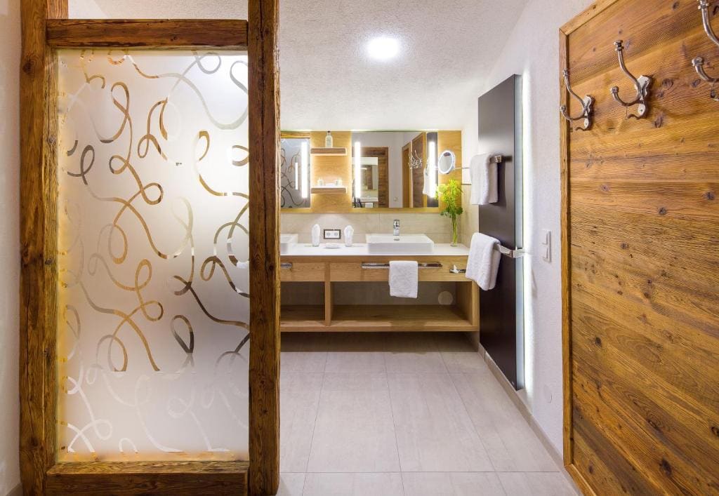 Junior Suite with Balcony room - Image 3