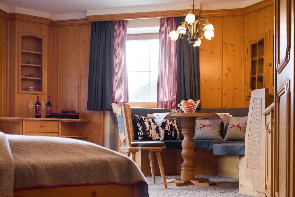 Junior Suite with Balcony room - Image 2