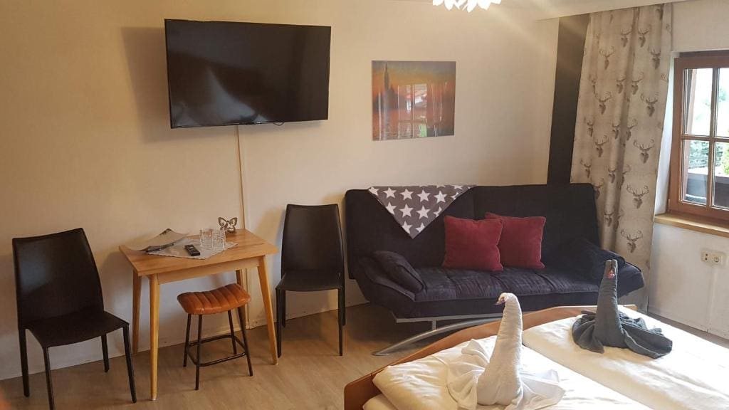 Double Room with Private Bathroom and Balcony room - Image 1