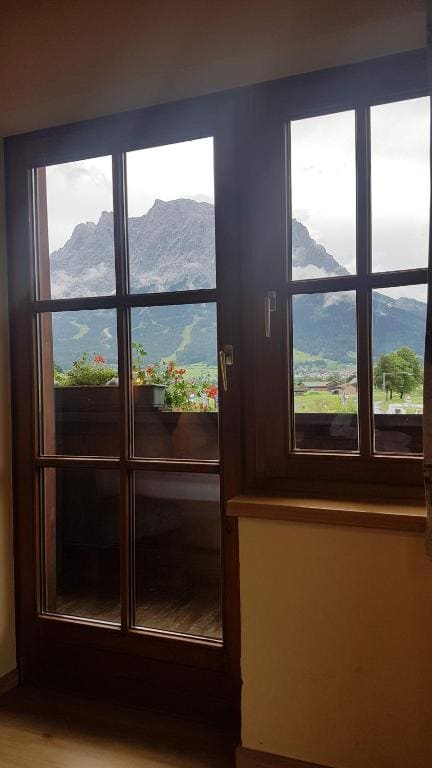 Double Room with Private Bathroom and Balcony room - Image 3