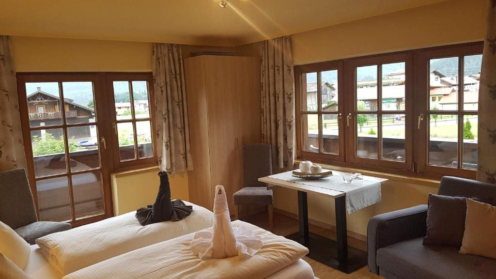 Double Room with Private Bathroom and Balcony room - Image 2