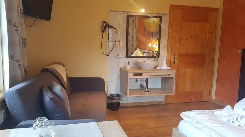 Double Room with Private Bathroom room - Image 1
