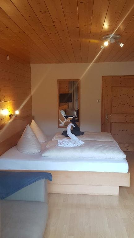 Double Room with Private Bathroom room - Image 2