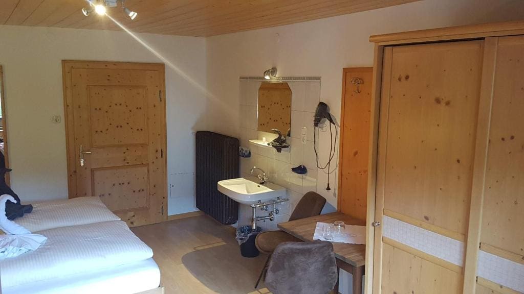 Double Room with Shared Bathroom room - Image 1