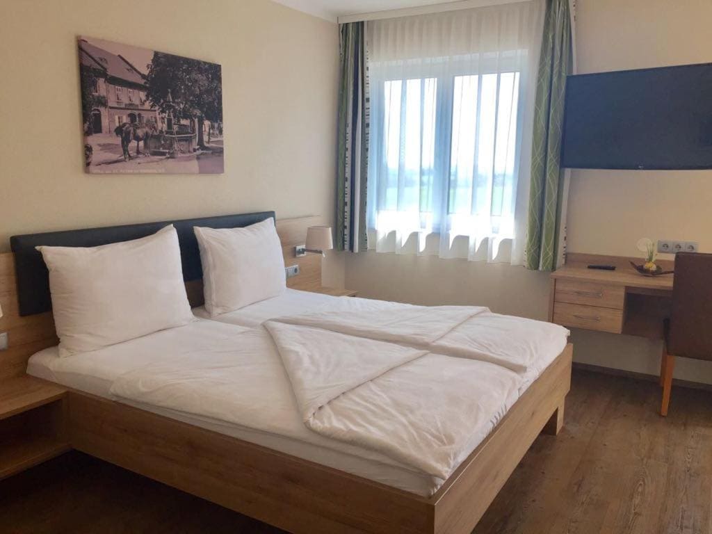 Double Room with Balcony room - Image 1