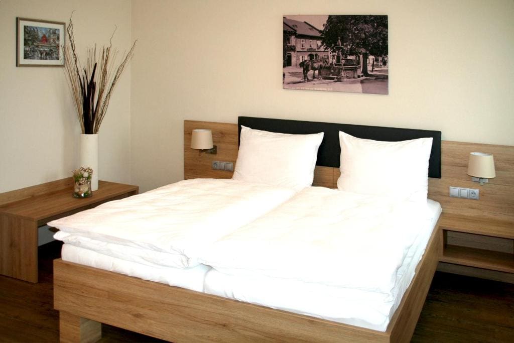Double Room with Balcony room - Image 3