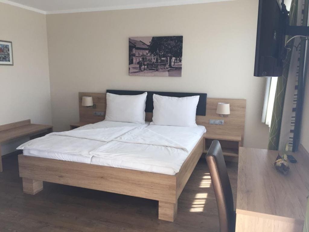 Double Room with Balcony room - Image 2