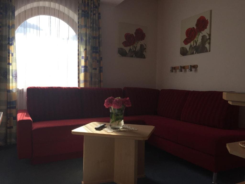 Family Room room - Image 3
