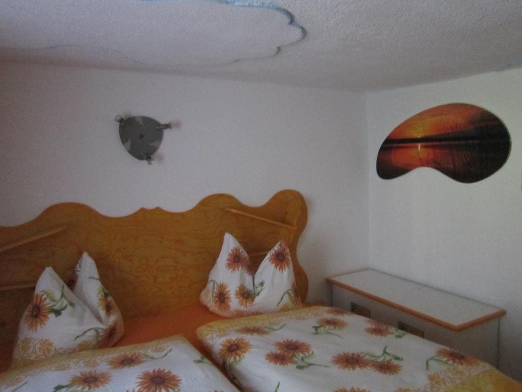 Quadruple Room with Bathroom room - Image 2