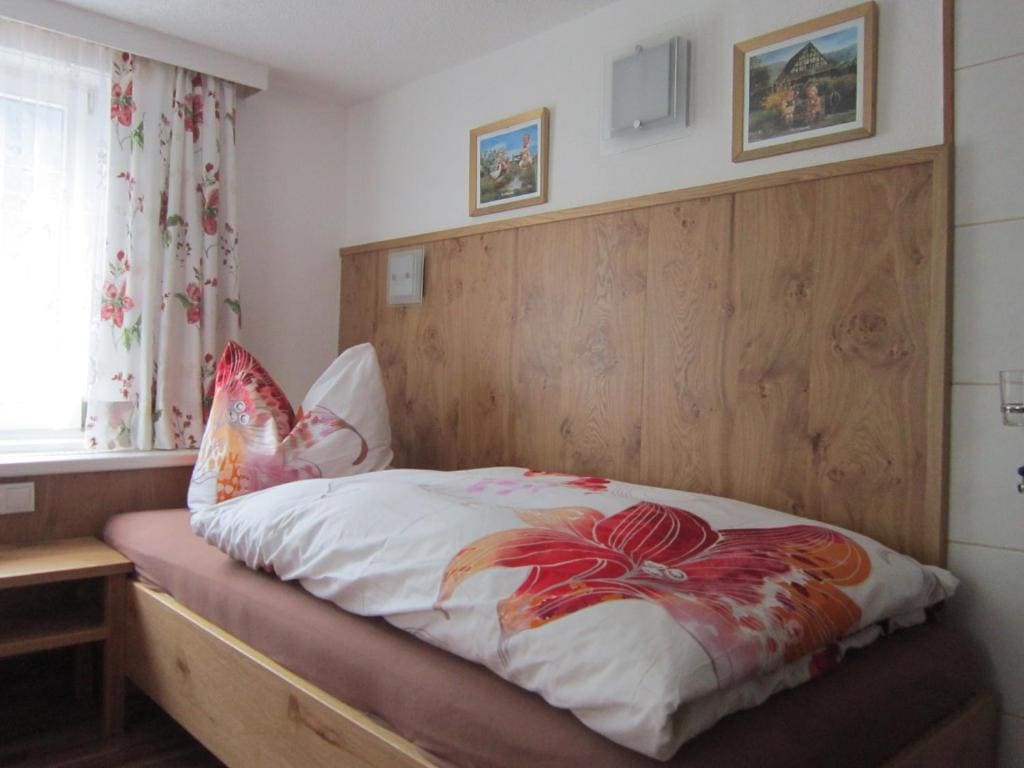 Quadruple Room with Bathroom room - Image 1