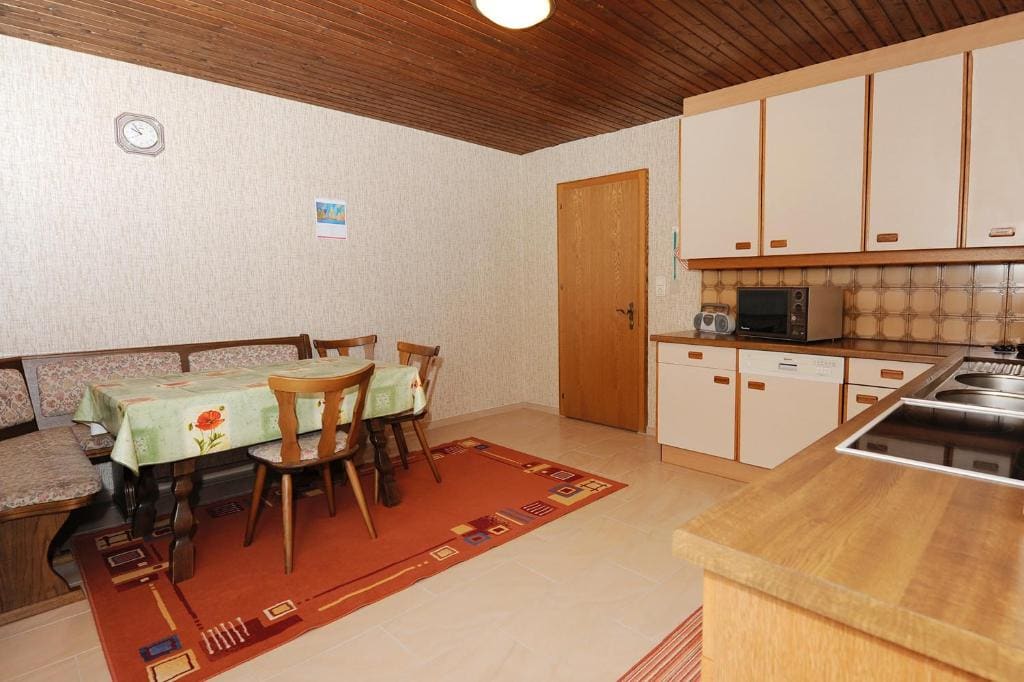 Apartment with Bathroom room - Image 3