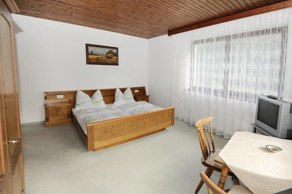 Double Room with Balcony room - Image 2