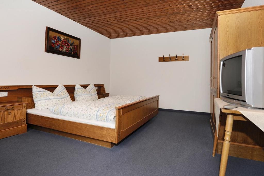 Double Room with Balcony room - Image 3