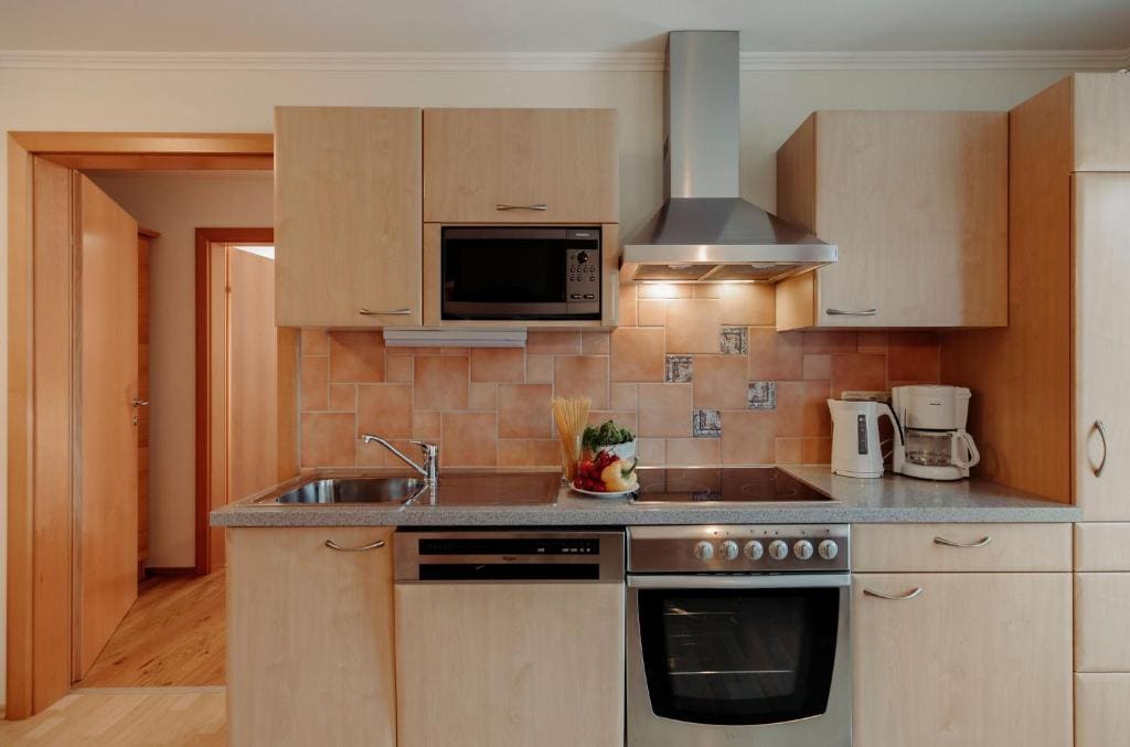 Apartment with Mountain View room - Image 3