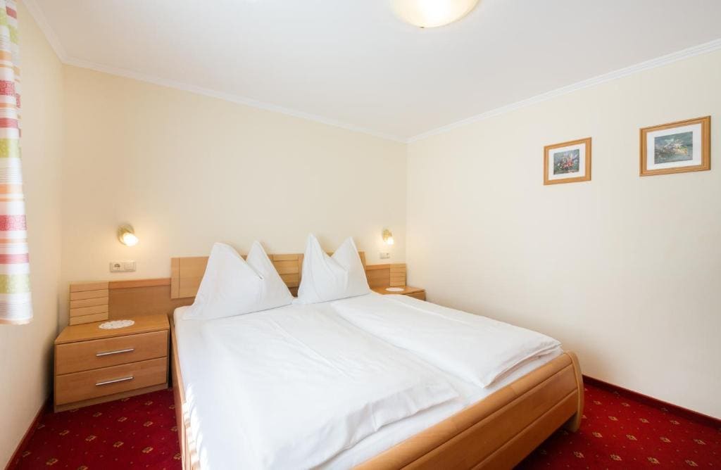 Apartment room - Image 1