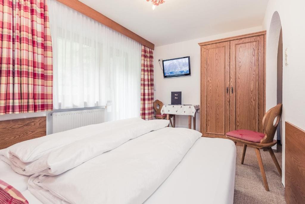 Small Double Room room - Image 3