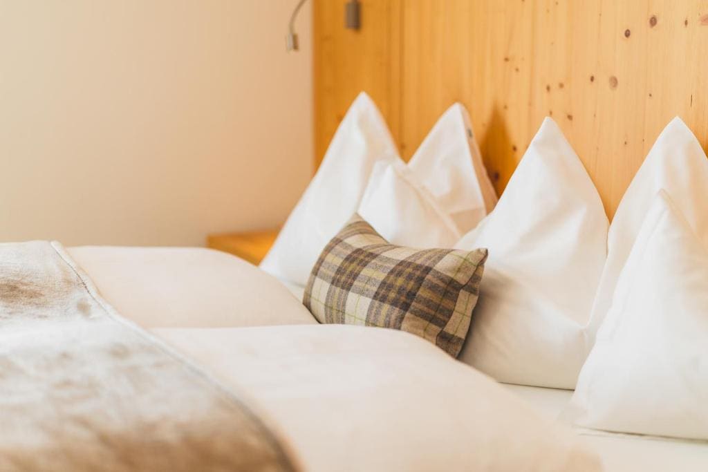 Double Room with Balcony room - Image 2