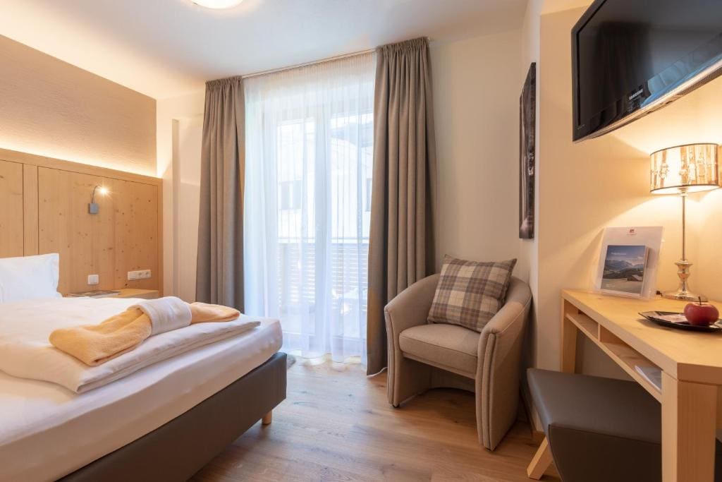 Single Room with Balcony room - Image 2