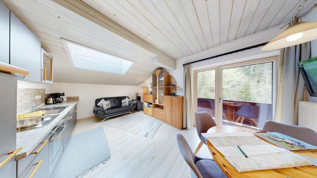 One-Bedroom Apartment with Balcony room - Image 1