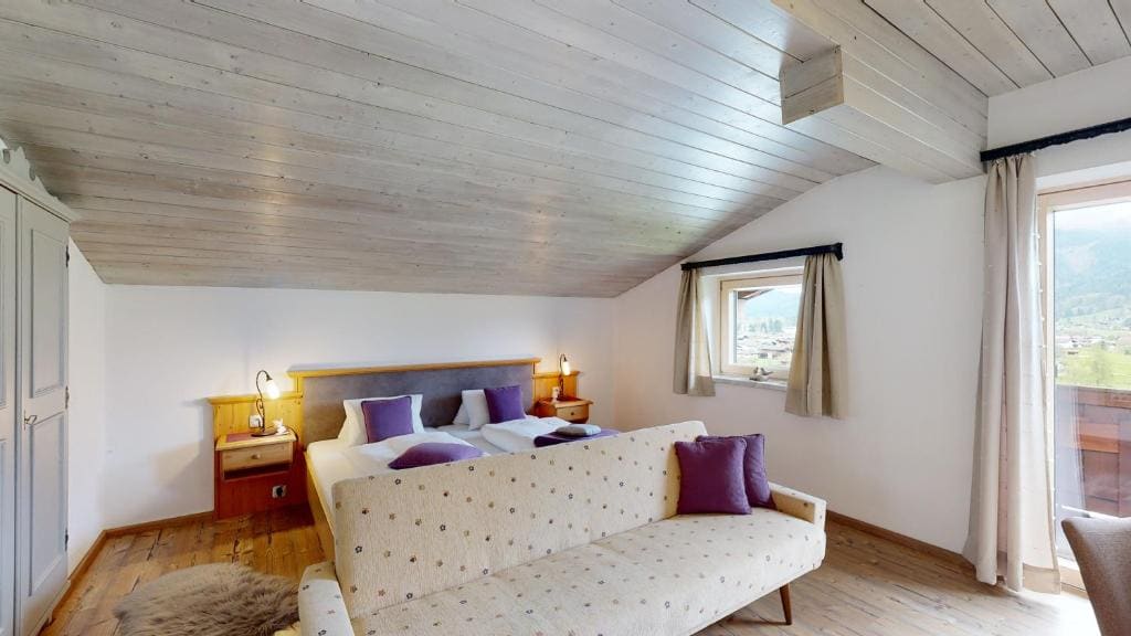 Two-Bedroom Apartment with Balcony room - Image 2