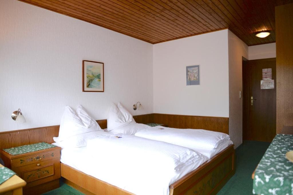 Double Room with Balcony room - Image 1