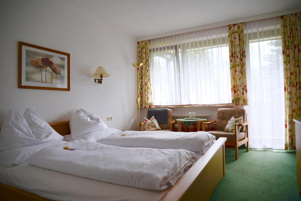 Double Room with Balcony room - Image 2