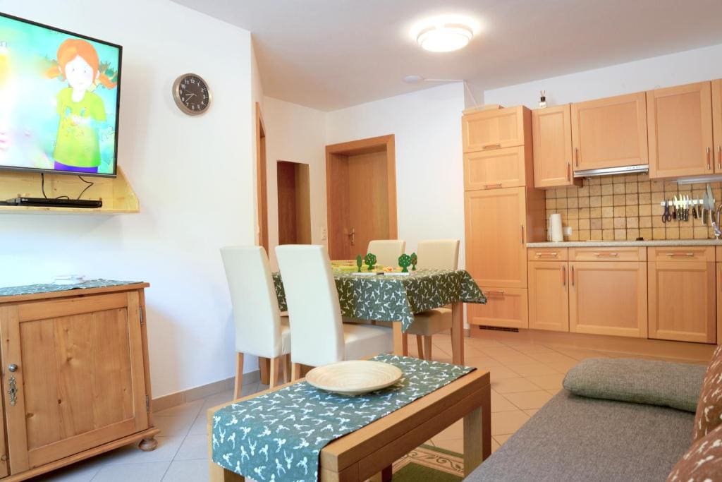 One-Bedroom Apartment with Terrace room - Image 2