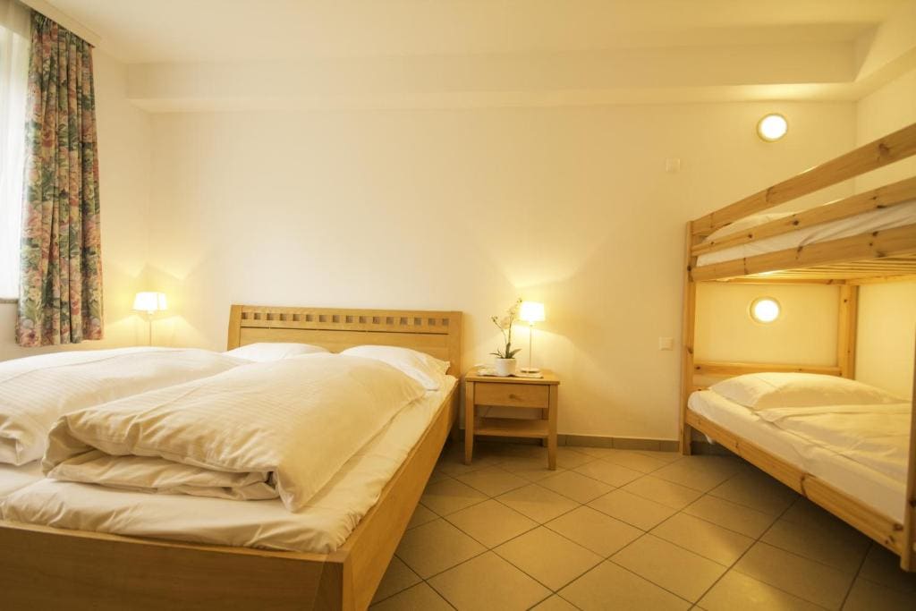 One-Bedroom Apartment with Terrace room - Image 1