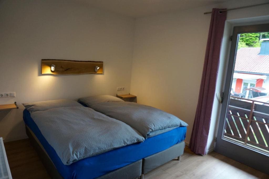 Apartment with Mountain View room - Image 3