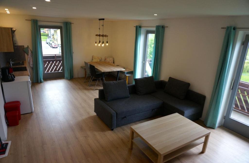 Apartment with Mountain View room - Image 1