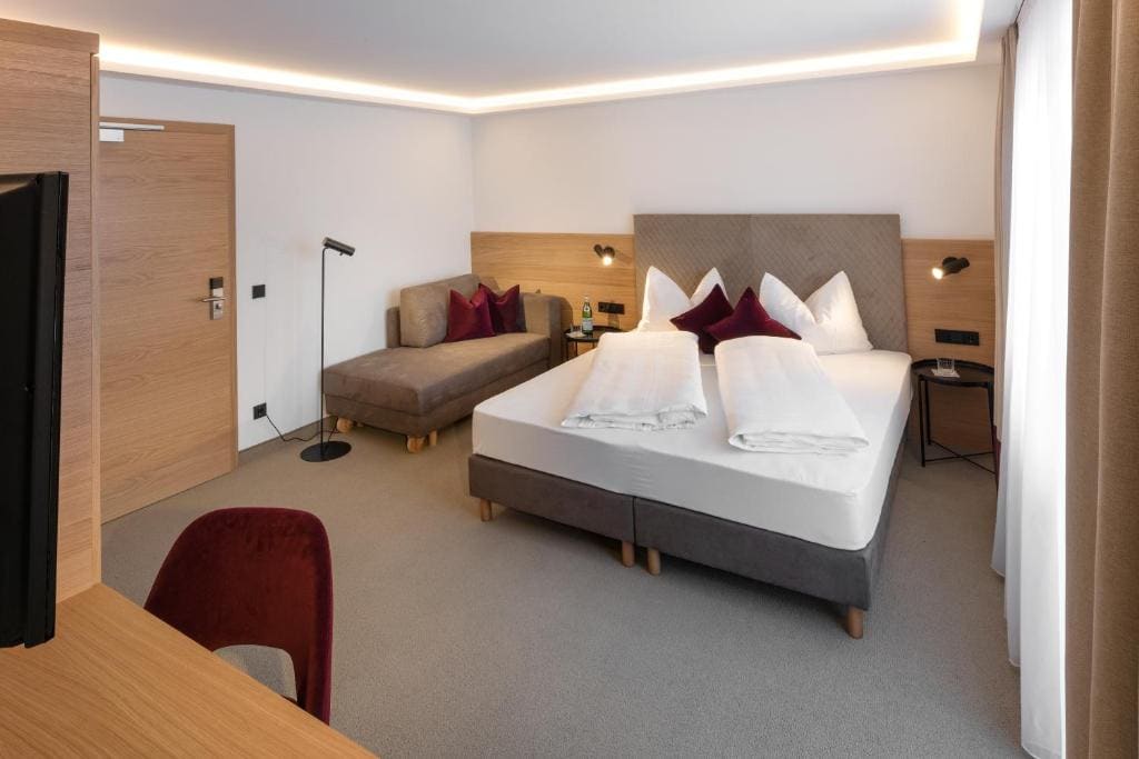Family Room with Balcony room - Image 1
