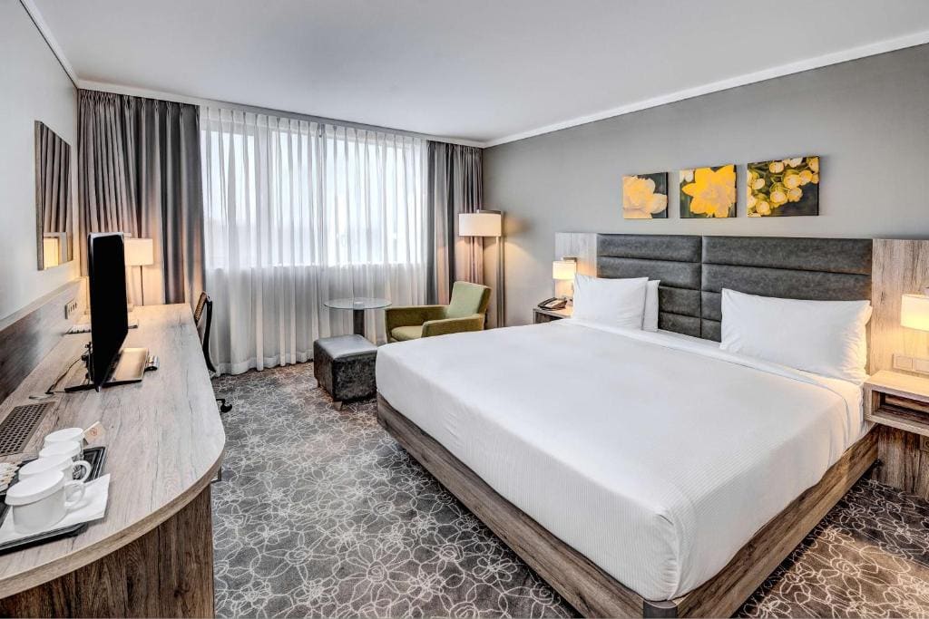 King Guest Room room - Image 1