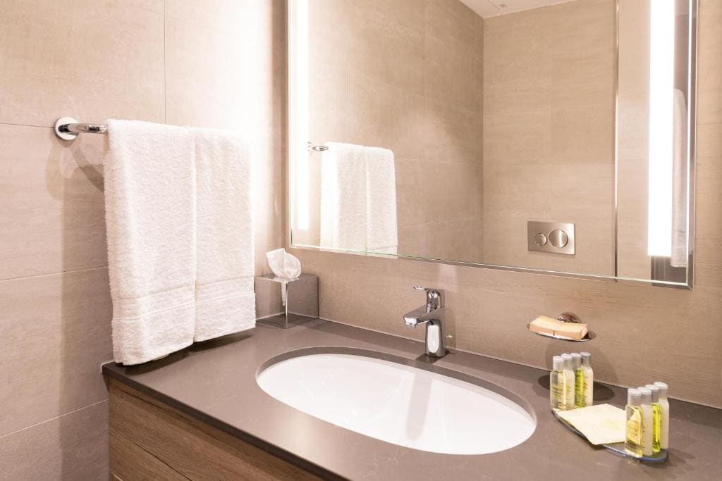 King Guest Room room - Image 2