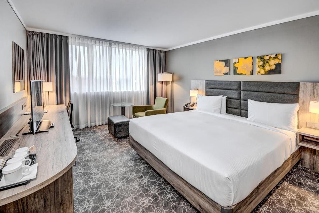 King Guest Room room - Image 3