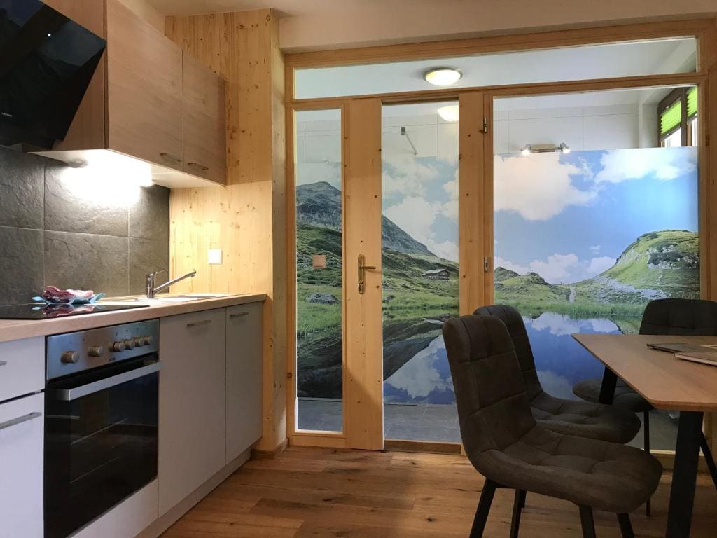 Apartment with Mountain View room - Image 2