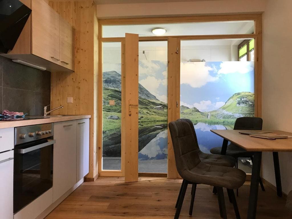Apartment with Mountain View room - Image 1