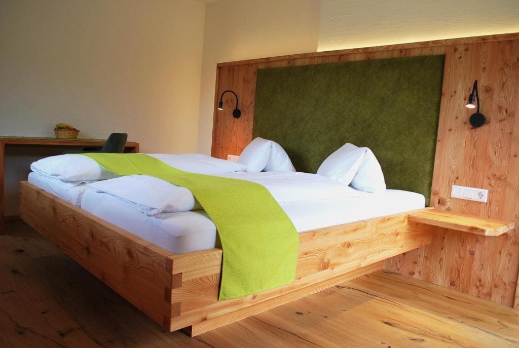 Double Room with Balcony room - Image 2