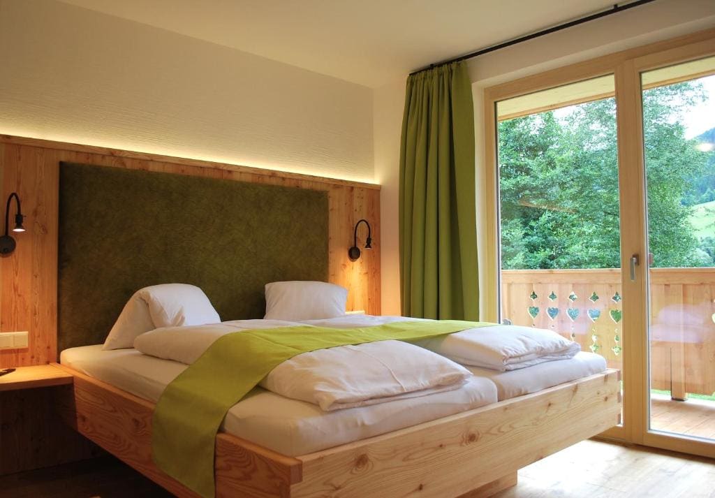 One-Bedroom Apartment room - Image 1