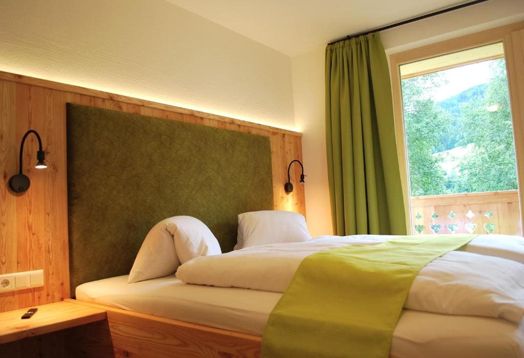 One-Bedroom Apartment room - Image 2