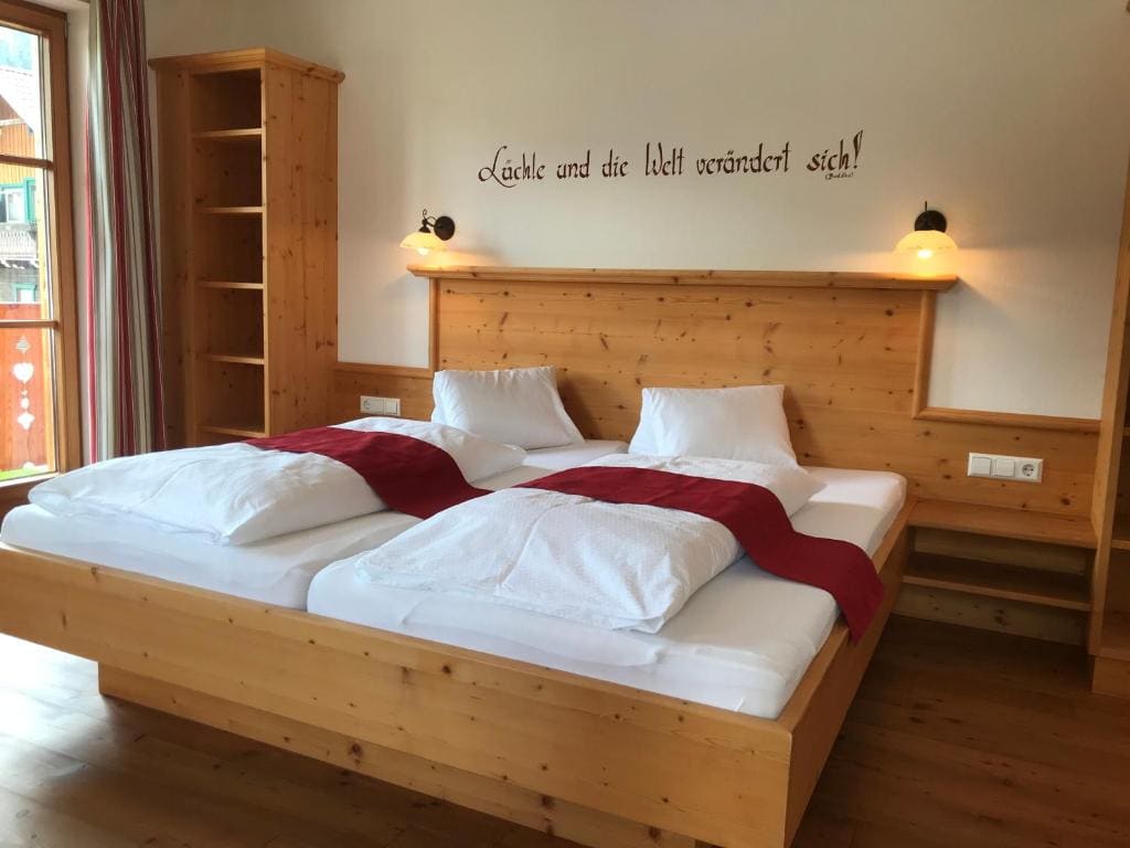 Three-Bedroom Apartment with Balcony room - Image 2