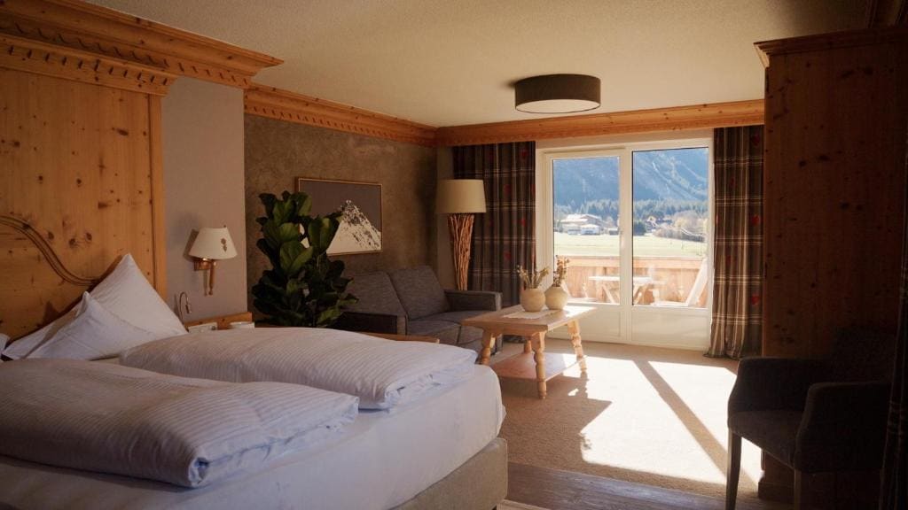 Junior Suite with Garden View room - Image 1