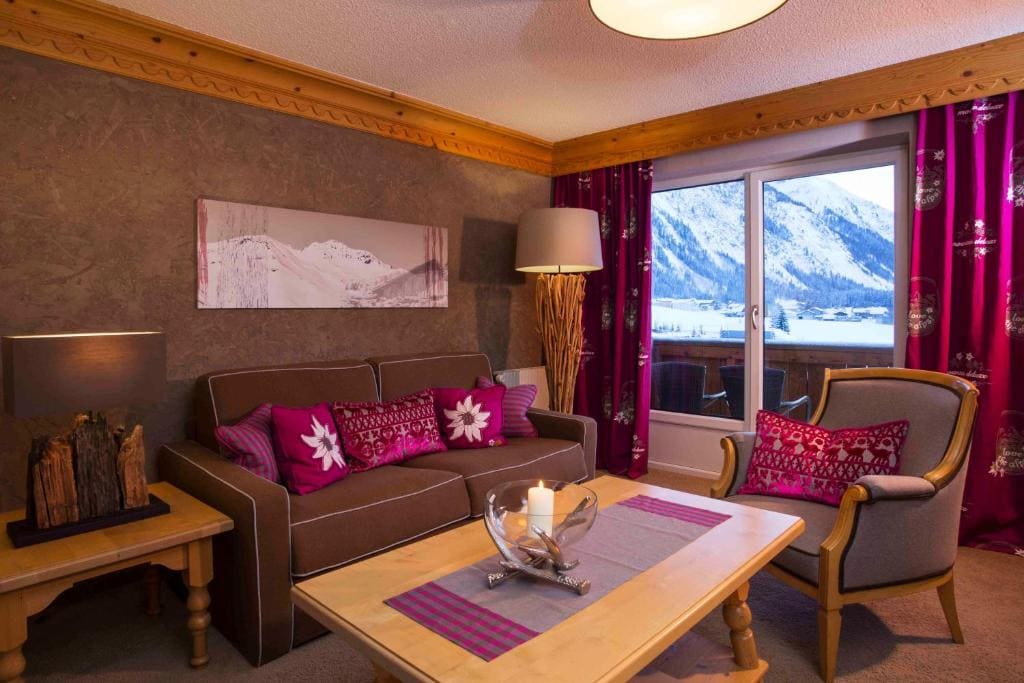 Junior Suite with Garden View room - Image 2