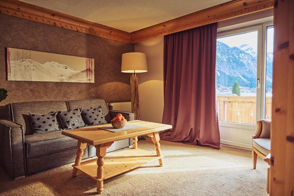 Junior Suite with Garden View room - Image 3