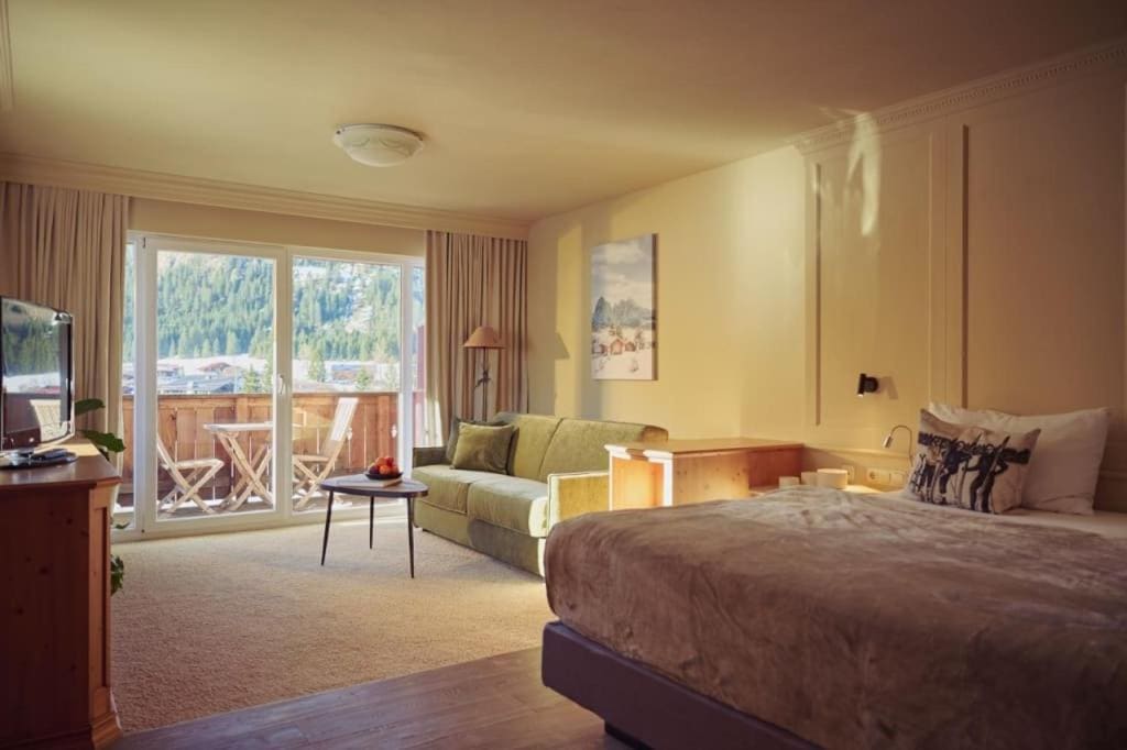 Suite with Lake View room - Image 1