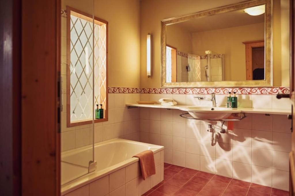 Suite with Lake View room - Image 2