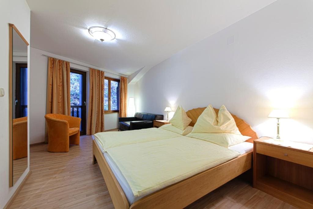 One-Bedroom Apartment room - Image 1