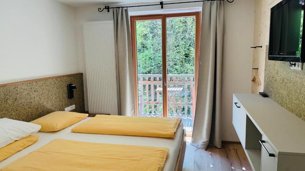 Studio with Mountain View room - Image 3